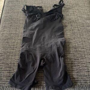 Skims Shapewear Bodysuit mid-thigh